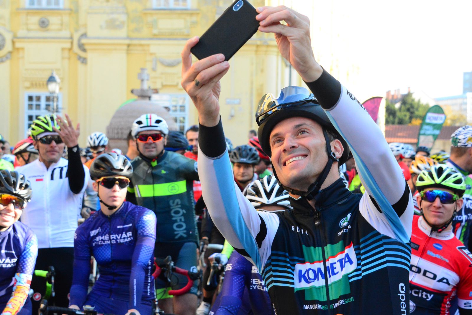 Közös élménybiciklizés Ivan Bassoval Székesfehérváron